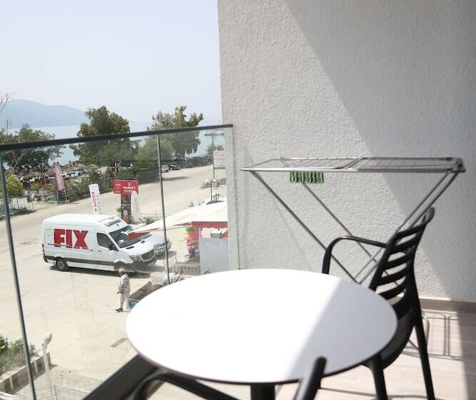 هتل B&b Champagne Vlore Bay
