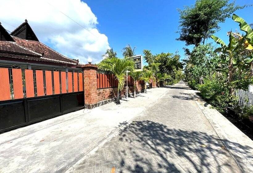 هتل Capital O 92615 Villa Utama D Alas Purwo