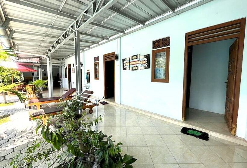 هتل Capital O 92615 Villa Utama D Alas Purwo