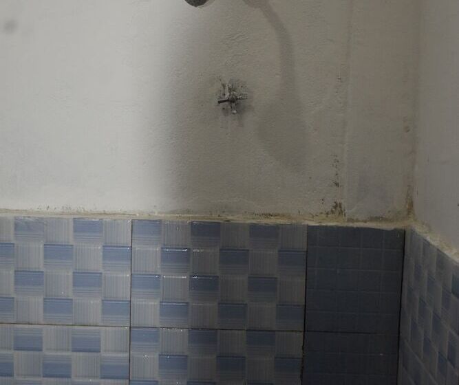 هتل Four G Homestay & Komodo Tour