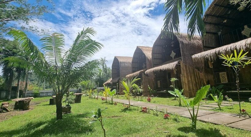 בית מלון כפרי Mahkota Atia Bungallow