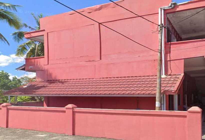هتل Merah House By Oyo
