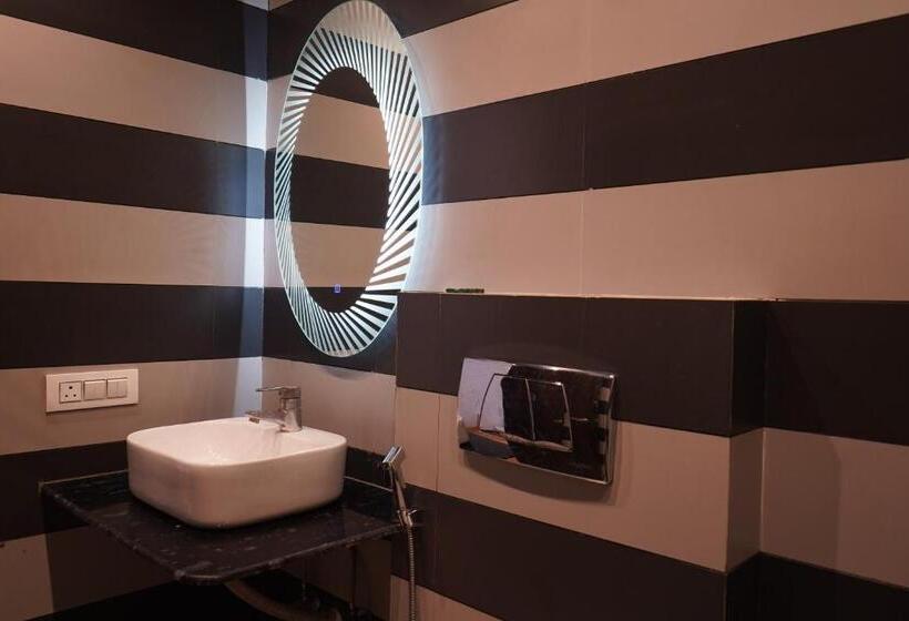 هتل O Delhi, Near Metro Station Karol Bagh