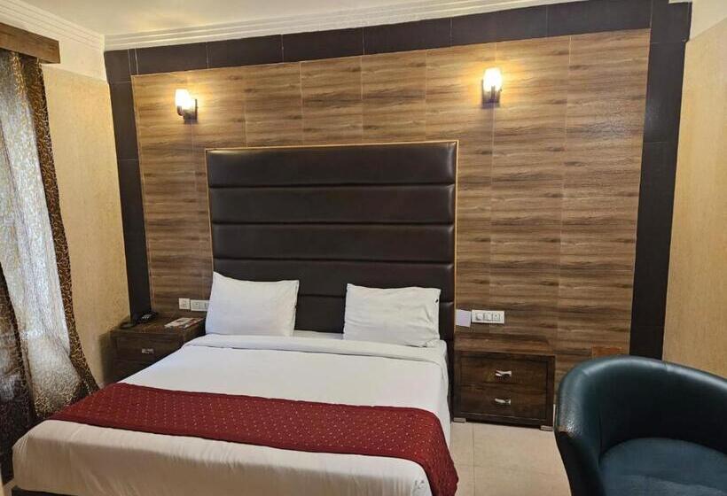هتل O Delhi, Near Metro Station Karol Bagh