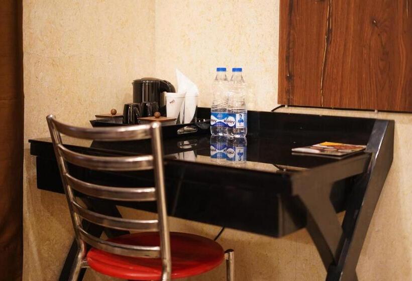 هتل O Delhi, Near Metro Station Karol Bagh