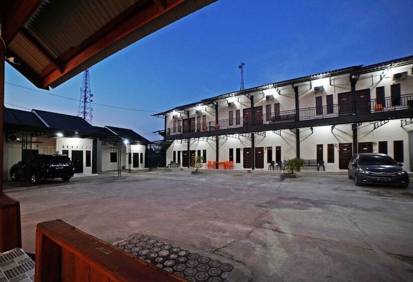 فندق Oyo 90618 Hanania House Syariah