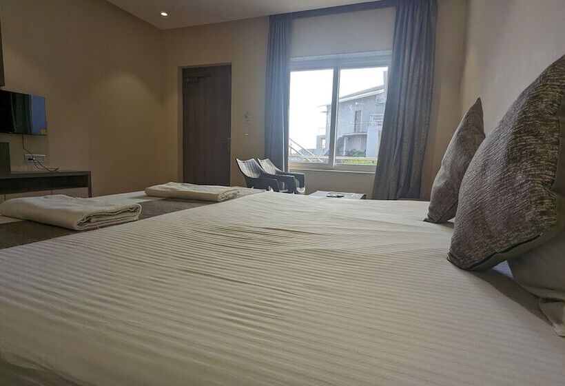 هتل Parth King Beach Resort