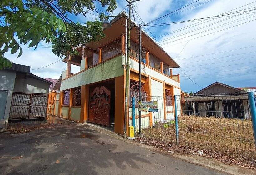 هتل Spot On 92458 Azeela Kost Syariah