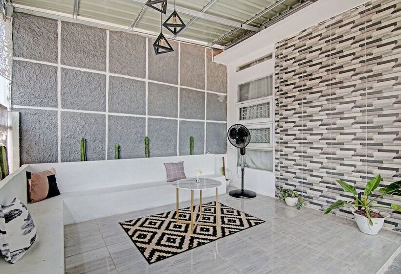 هتل Spot On 92536 Teguh Homestay Syariah