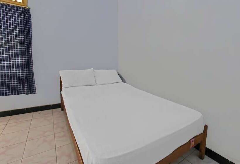 Отель Spot On 92567 Jati Homestay Near Taman Suranadi
