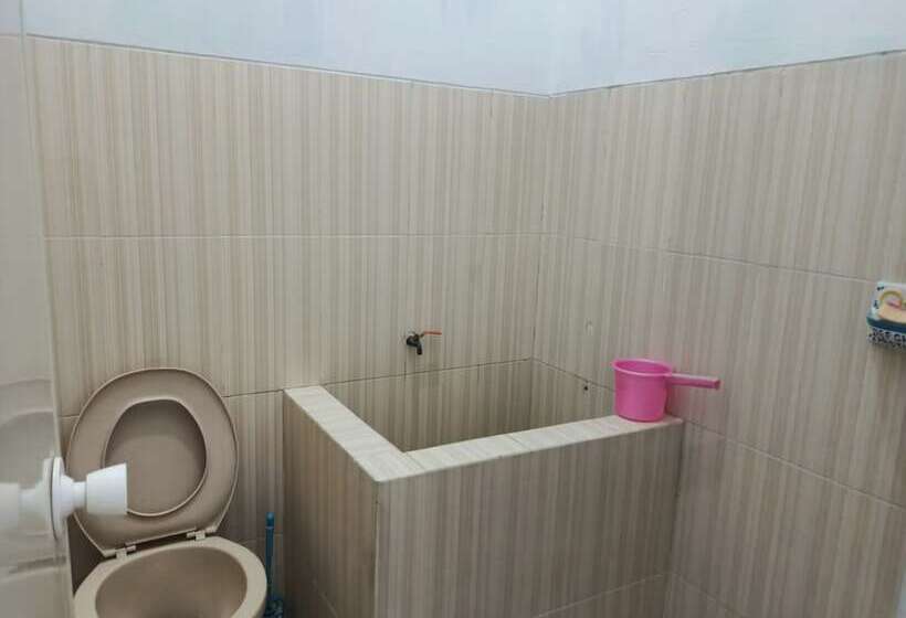 هتل Spot On 92730 Lili Kost Syariahnearketapang Royal City