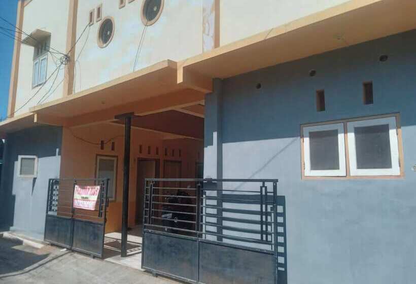 هتل Spot On 92730 Lili Kost Syariahnearketapang Royal City