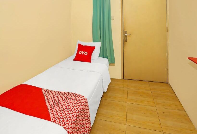 Отель Super Oyo 92262 Backpacker Homestay Cibubur