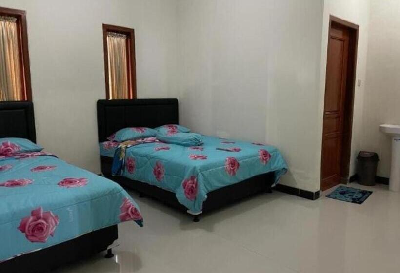 ペンション Bromo Seruni Astungkara Homestay
