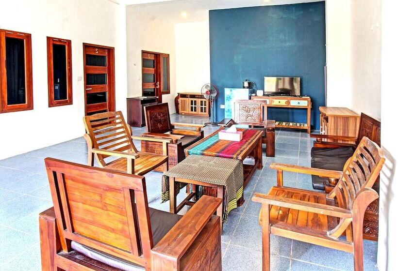 Пансион Capital O 92747 Ombak Cafe & Homestay