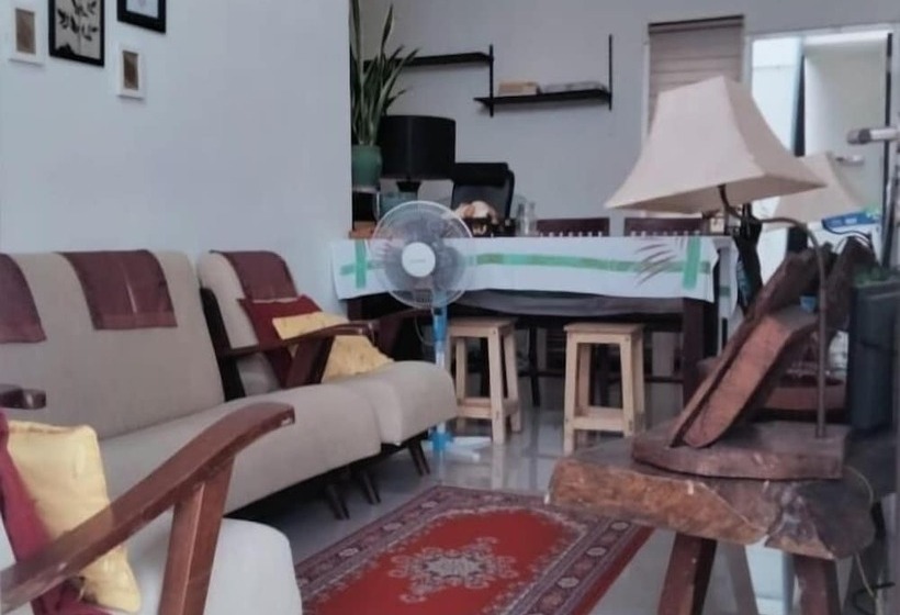 Пансион Emerald Family Guesthouse