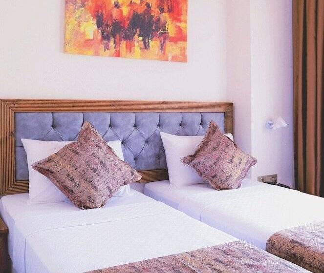Troi̇ada Otel