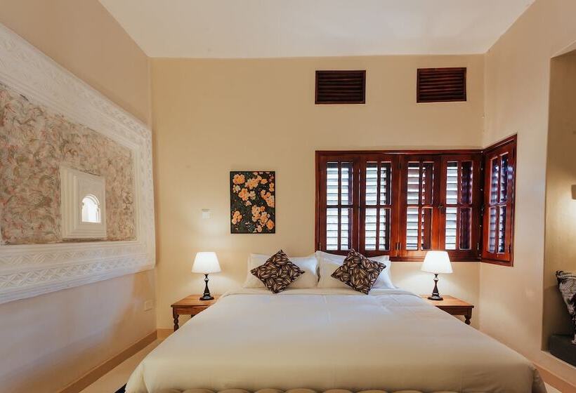 Yushili Hotel & Restaurant
