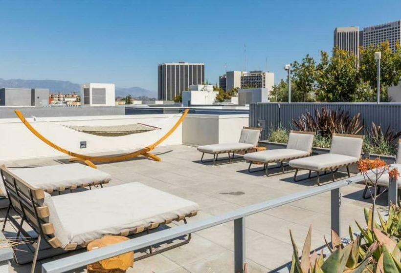 هتل Modern Apartment Rentals