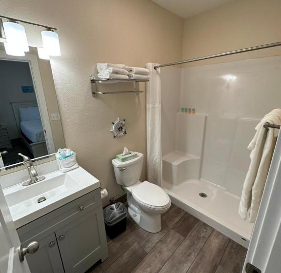 Отель Coastal Inn And Suites