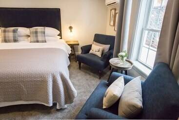 هتل Mountain Meadows Lodge