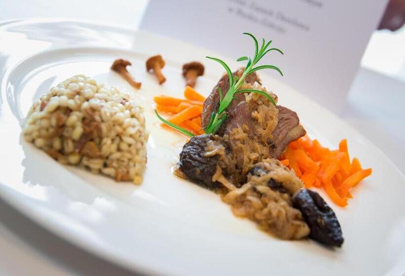 فندق Pensjonat Zamek Dersława