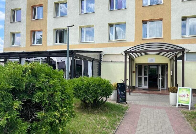 Отель Płonia Resort