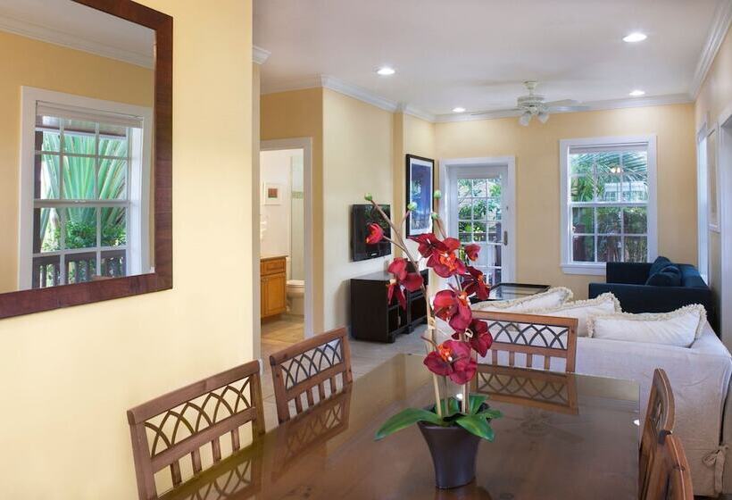 فندق Travelers Palm