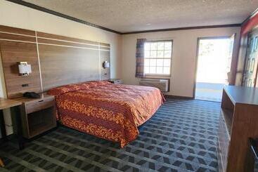 هتل Victorian Inn Midland