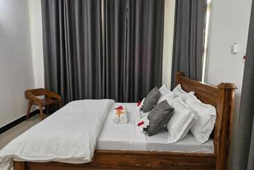 64 Zenj House Luxury Airport B&b