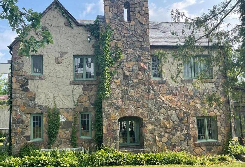 تختخواب و صبحانه The Brower House