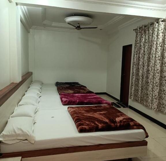 فندق Dwarka Nilayam   Near Shri Sai Baba Temple