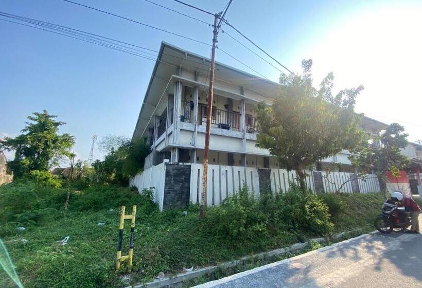 هتل Oyo Life 93258 Kos Sahabat