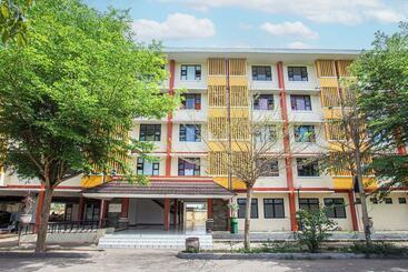 هتل Oyo Life 93405 Montong Are Residence
