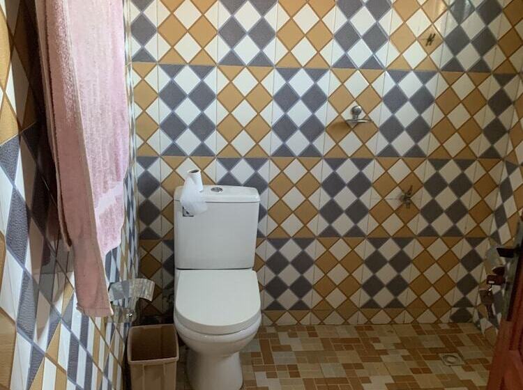 פנסיון Dexoc Guest House