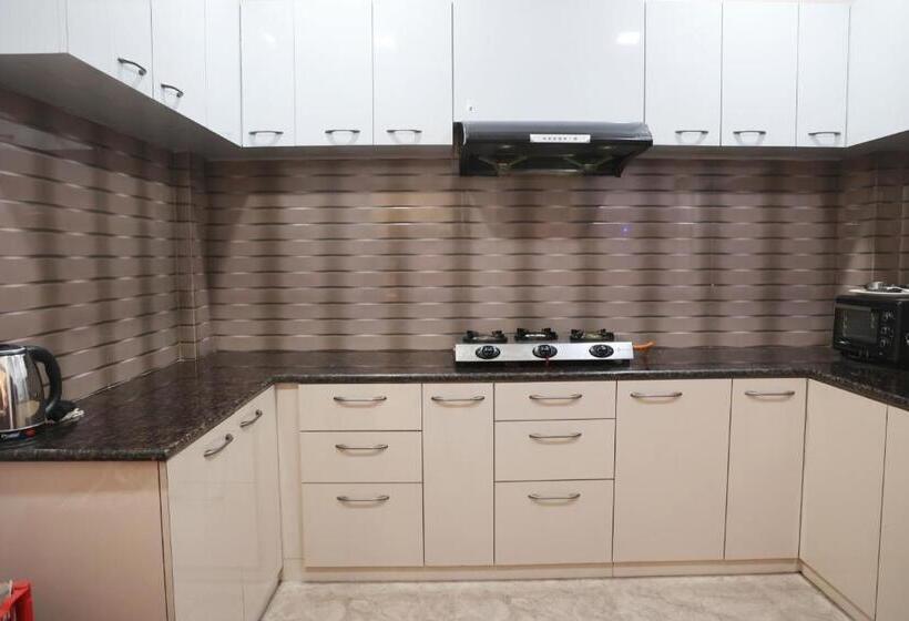 پانسیون Kesar Nivas Luxury Guest House