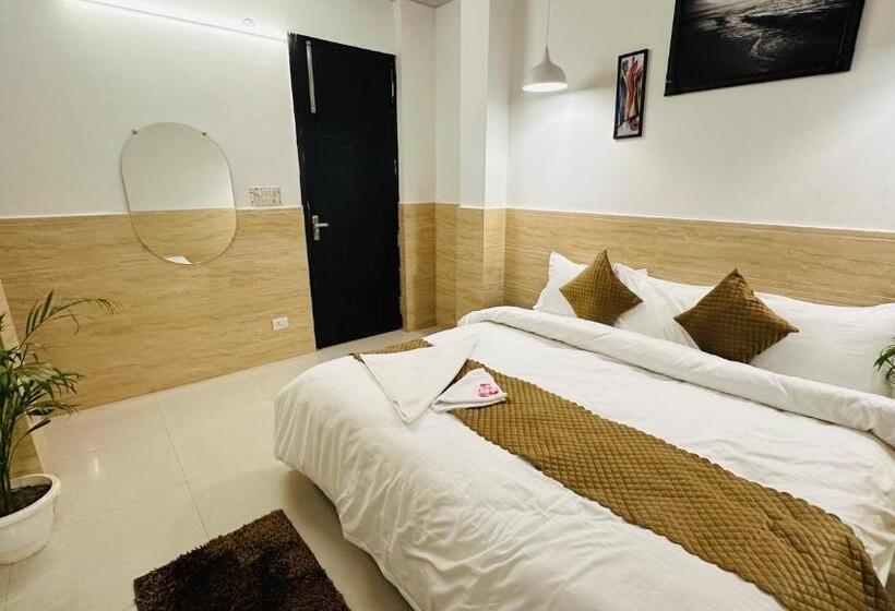 پانسیون Relax In Noida Sector 18