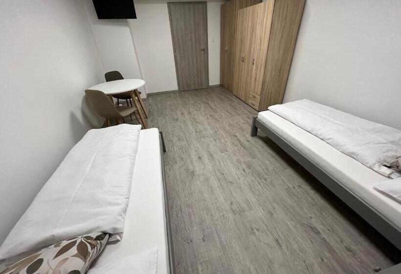 Hostel H18