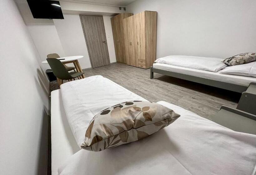 Hostel H18