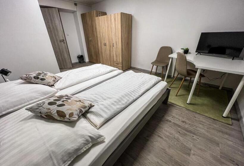 Hostel H18