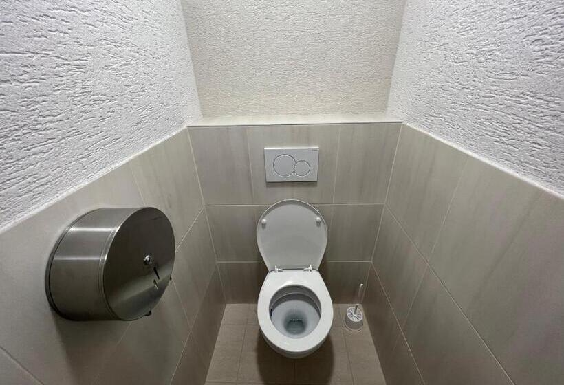 Hostel H18