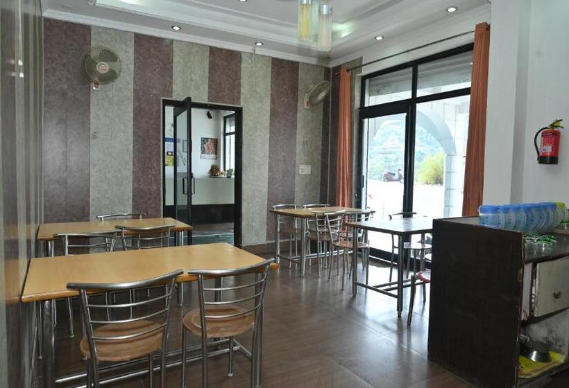 בית מלון כפרי Vasundhara Palace