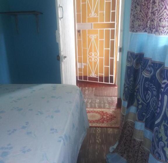 Kingston Airport Bed And Breakfast