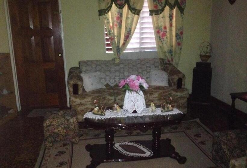Kingston Airport Bed And Breakfast