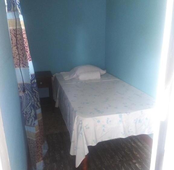 Kingston Airport Bed And Breakfast