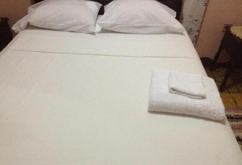 Kingston Airport Bed And Breakfast