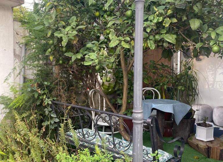 بنسيون Calu L  Petit Hostel