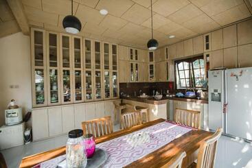 پانسیون Escotel Villa Marga