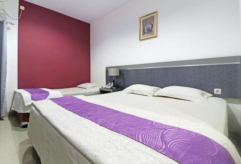 پانسیون Paus Guest House Pekanbaru