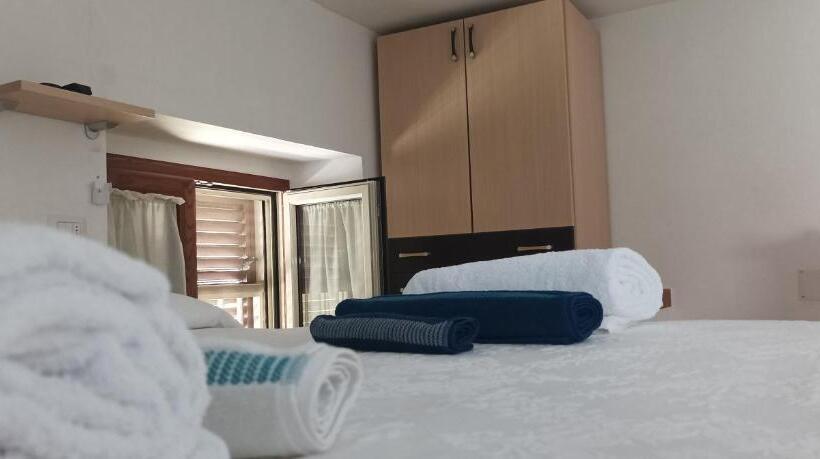 ペンション Sapri Holidays